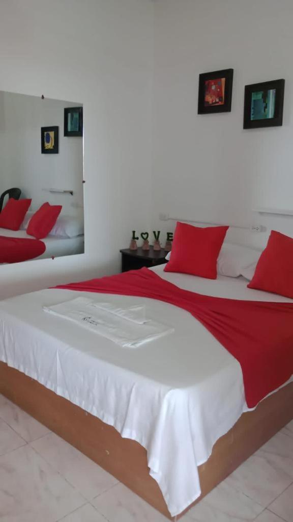 Hostal Kumbaya ซันตามาร์ตา ภายนอก รูปภาพ